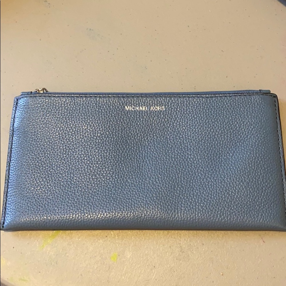 Preowned Michael Kors Large Zip wallet